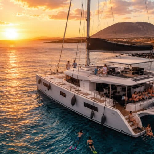 catamarano sunset family